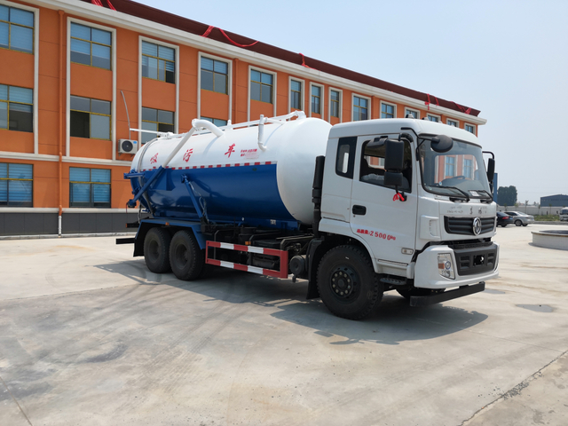 20 Cubic Meter Sewage Suction Truck with Eight Rear Wheels