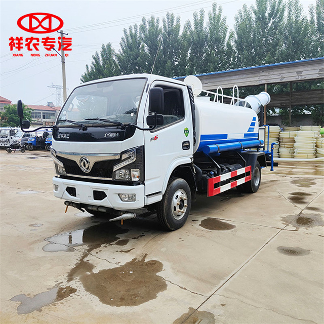 Multi Functional Green Sprinkler Truck