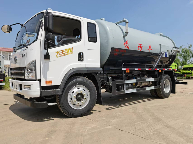 New Type Of Sewage Suction Vehicle