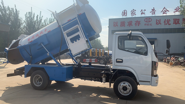 Cylindrical kitchen waste truck